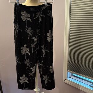 J. Jill Black and White Palm Print Capris